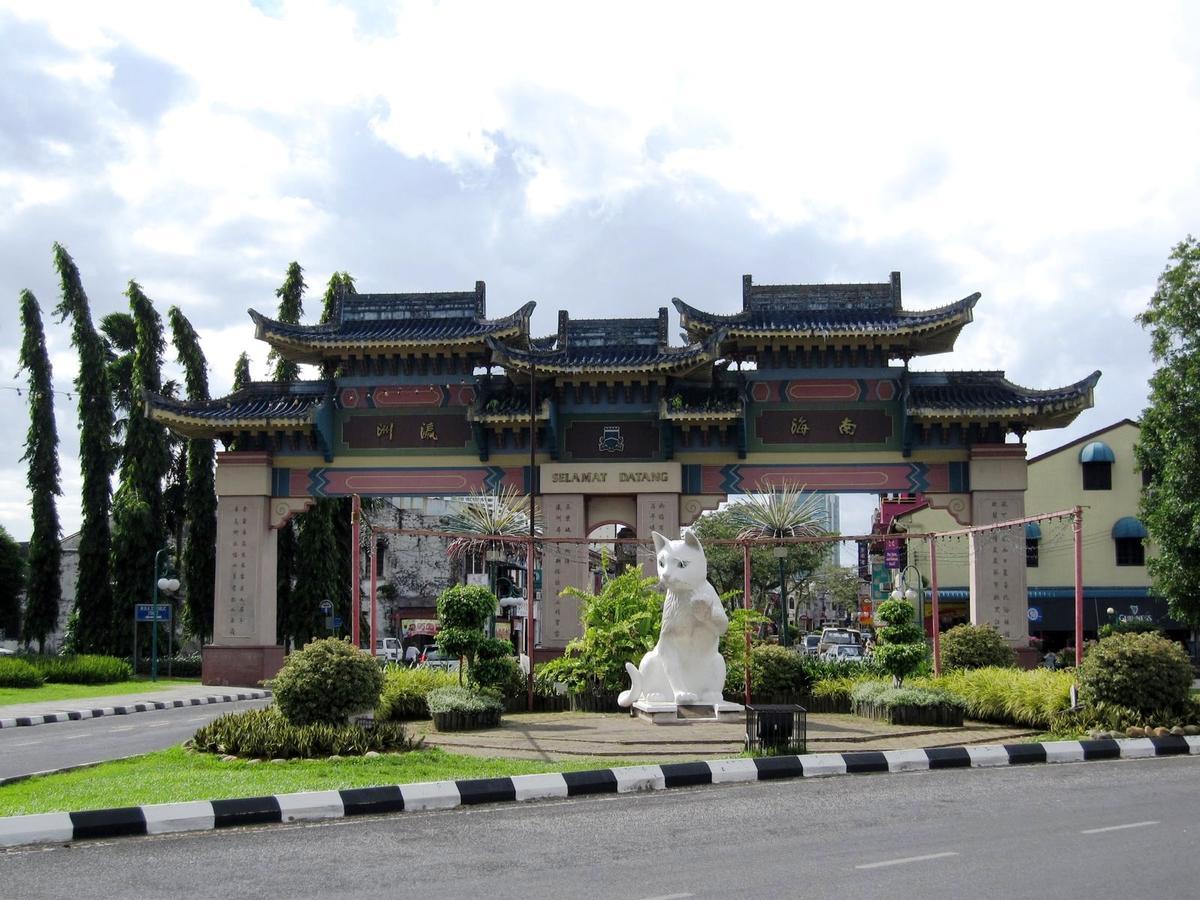 Meritin Hotel Kuching Exterior photo